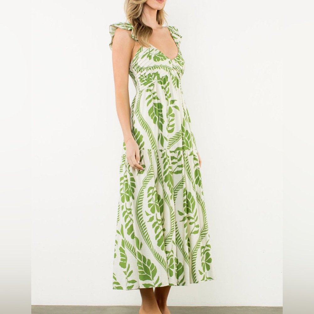 THML Inaya flutter sleeve green leaf print maxi dress - Picture 2 of 9
